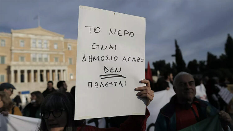 Ακόμα και το νερό;