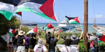 Το Crown Iris στο Ηράκλειο: Κινητοποίηση κατοίκων-χημικά και ξύλο από τα ΜΑΤ! (βίντεο)