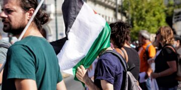 Μαχητική απεργία στο Δημόσιο – Σε κήρυξη ανένδοτου και διαρκούς αγώνα καλούν οι Παρεμβάσεις