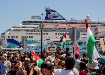 Το κρουαζιερόπλοιο «Crown Iris» είναι ανεπιθύμητο στον Πειραιά!