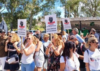 Παραλίες: «Ελεύθερες, καθαρές και δωρεάν»