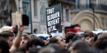«Μπλόκο σε όλα» στη Γαλλία: Συνέχεια και τομή στους ταξικούς αγώνες