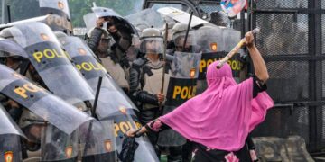 «Φωτιά» στην Ινδονησία στο φόντο της κοινωνικής ανισότητας