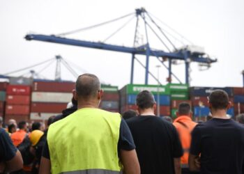 62χρονος λιμενεργάτης νεκρός εν ώρα εργασίας στο λιμάνι του Πειραιά