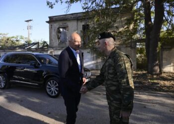 Δίκτυο Σπάρτακος: Δε μας τα λένε καλά Μητσοτάκης-Δένδιας για τα 2.000 διαμερίσματα για στελέχη Ε.Δ