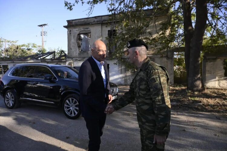 Δίκτυο Σπάρτακος: Δε μας τα λένε καλά Μητσοτάκης-Δένδιας για τα 2.000 διαμερίσματα για στελέχη Ε.Δ