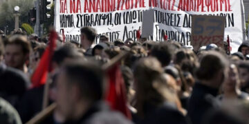 Το κοινωνικό ρήγμα των Τεμπών παραμένει ενεργό