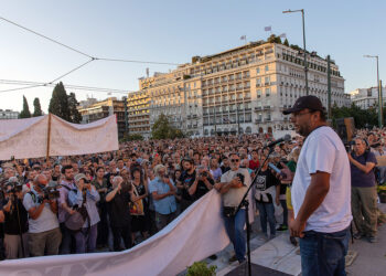 Τέμπη: Με την πλάτη στον τοίχο οι Κρέοντες του Μαξίμου