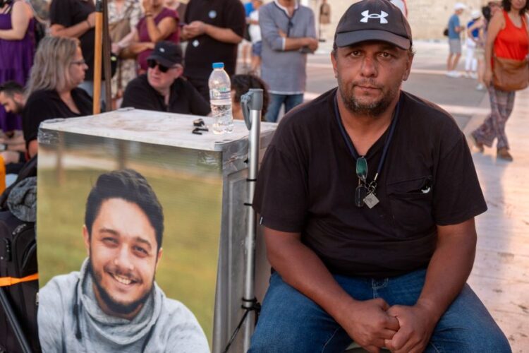 Δεκάδες σωματεία καλούν στο Σύνταγμα στις 21/9, 6.30 μ.μ., σε στήριξη στον απεργό πείνας Πάνο Ρούτσι – Κάλεσμα και συγγενών