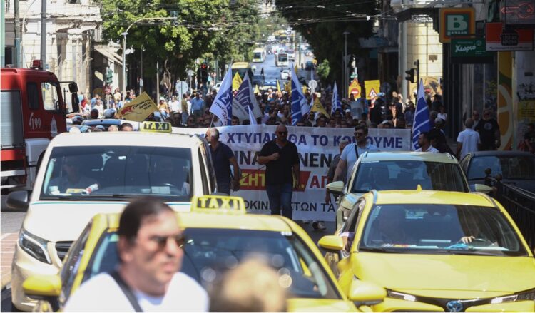 Ταξί: Μαχητική απεργία για την «ΚΥΑ των καρτέλ»
