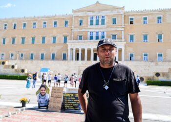 Πάνος Ρούτσι: Τέλος η κοροϊδία – Θα μείνω στο Σύνταγμα μέχρι το τέλος