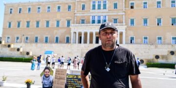 Πάνος Ρούτσι: Τέλος η κοροϊδία – Θα μείνω στο Σύνταγμα μέχρι το τέλος