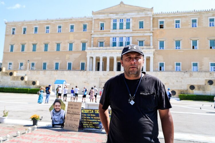 Πάνος Ρούτσι: Τέλος η κοροϊδία – Θα μείνω στο Σύνταγμα μέχρι το τέλος