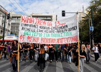 «13 να’ναι οι ώρες σας»: Μαχητική απεργιακή κινητοποίηση στο κέντρο της Αθήνας ενάντια στο 13ωρο και τον αυταρχισμό