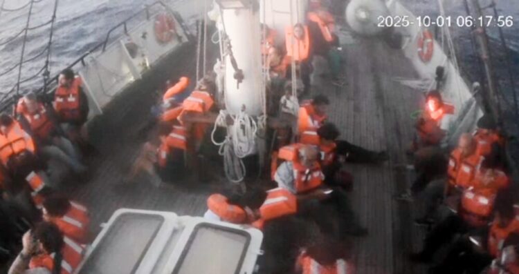 Επικίνδυνη ναυτική επίθεση εναντίον της ανθρωπιστικής αποστολής Global Sumud Flotilla (βίντεο)