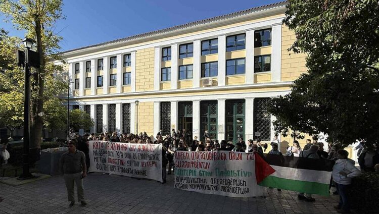 Δικαστήρια Ευελπίδων: Συνεχίζονται οι απολογίες, δυναμική συγκέντρωση αλληλεγγύης