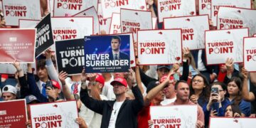 Οι ΗΠΑ του Τραμπ κινούνται μεταξύ  της «άκρας αριστεράς»  και του «φασισμού»;