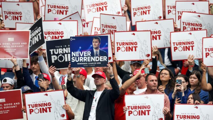 Οι ΗΠΑ του Τραμπ κινούνται μεταξύ  της «άκρας αριστεράς»  και του «φασισμού»;