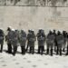 Πρόβα στρατιωτικού νόμου στην πλατεία Συντάγματος: Η ΕΛ.ΑΣ. θα ψεκάζει, ο στρατός θα «σκουπίζει»;