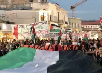 Μαζικό «Όχι» στη βάση της Σούδας