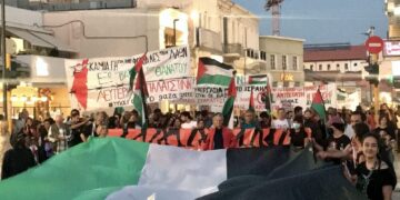 Μαζικό «Όχι» στη βάση της Σούδας