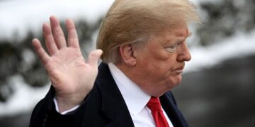 Στο στόχαστρο του Τραμπ  και τα «ανυπάκουα» διεθνή ΜΜΕ