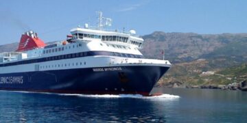 Παραλίγο τραγωδία στο «Blue Star Myconos» με τραυματισμό ναύτη