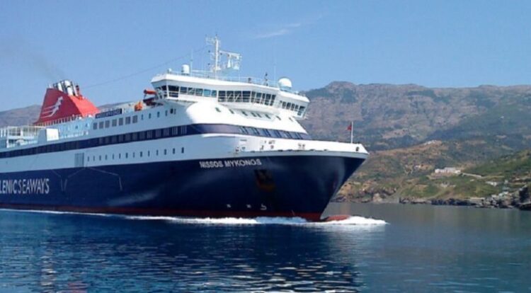 Παραλίγο τραγωδία στο «Blue Star Myconos» με τραυματισμό ναύτη