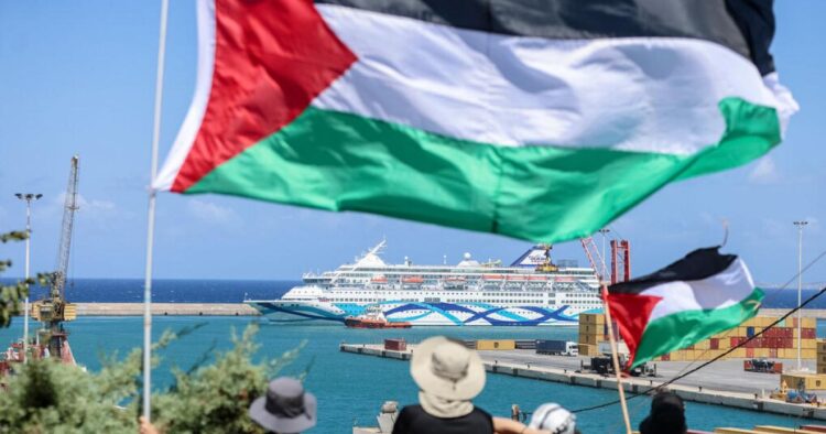 Crown Iris: Ανεπιθύμητο το ισραηλινό κρουαζιερόπλοιο και στην Καλαμάτα – Συγκέντρωση την Τρίτη στο λιμάνι