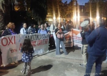 Δεν τόλμησε να εμφανιστεί η Ζαχαράκη σε φιέστα για το δημογραφικό στον Μαραθώνα – Διαμαρτυρία σωματείων (Video)