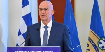 Νομοσχέδιο Δένδια: Πιο πολεμική και αυταρχική θητεία