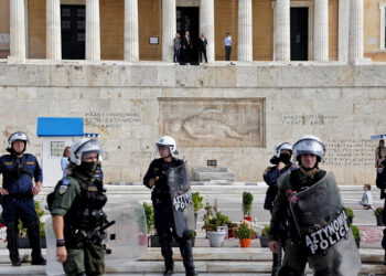 Υγειονομική ζώνη ενάντια στον «εχθρό λαό»