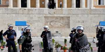 Υγειονομική ζώνη ενάντια στον «εχθρό λαό»