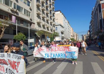 Mεγάλη συγκέντρωση στο Εφετείο Πειραιά, η Χρύσα Χοτζόγλου θα νικήσει! (φωτό-βίντεο)