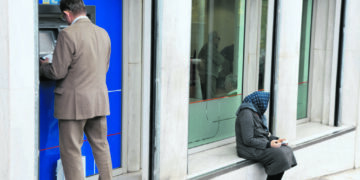 Αυξάνονται τα «πλεονάσματα», μαζί και τα χρέη του λαού στην Εφορία