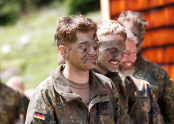 Γερμανία: Επιστροφή στην υποχρεωτική στρατιωτική θητεία; (Περισκόπιο 15/11)