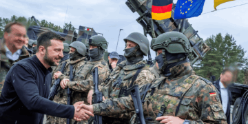 EE: «Πουλάνε ειρήνη,  για να αγοράσουν πόλεμο»