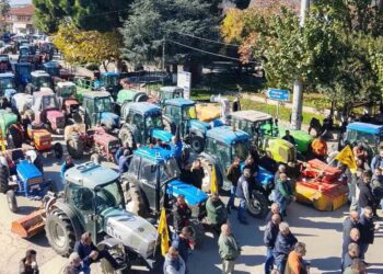 Η οργή για την κυβέρνηση στήνει μπλόκα σε όλη τη χώρα