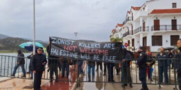 Κατάσταση Πολιορκίας από την ΕΛΑΣ στην Κεφαλονιά για το ισραηλινό Crown Iris – Προκλήσεις από σιωνιστές στο Αργοστόλι (βίντεο)