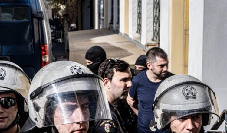 Εκδικητική παράταση της προφυλάκισης του Νίκου Ρωμανού παρά την αντίθετη εισαγγελική πρόταση