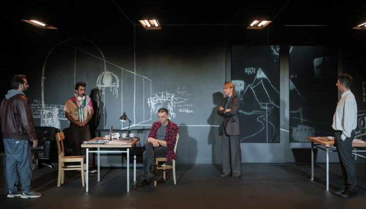 «Ο Εχθρός του λαού» και η μαζική εξατομίκευση