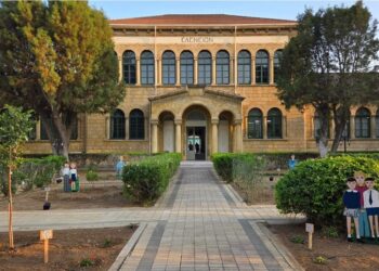 ΕΚΠΑ: Πτυχία επί πληρωμή μέσω… Κύπρου