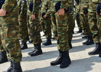 Στελέχη δικτατορίσκοι σε στρατόπεδα!