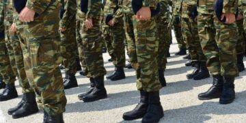 Στελέχη δικτατορίσκοι σε στρατόπεδα!