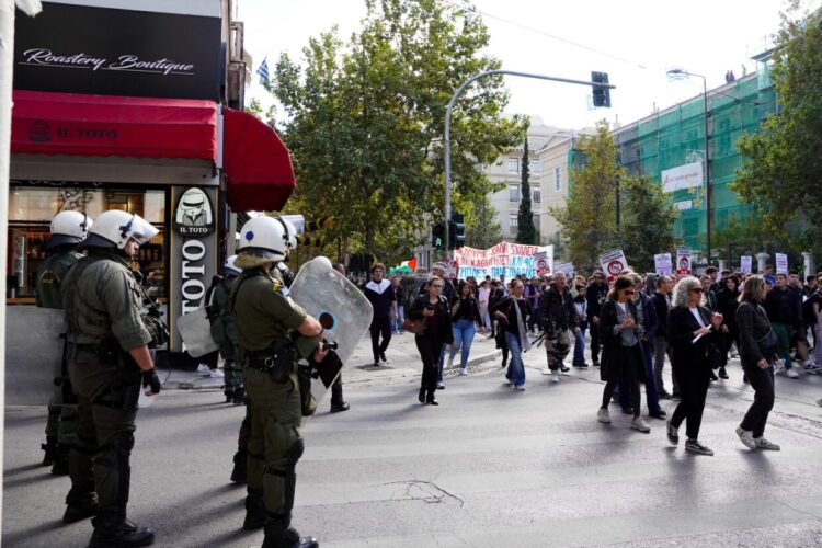 Β΄ ΕΛΜΕ Αθήνας: Κάτω τα χέρια από τους μαθητές μας – Η τρομοκρατία δε θα περάσει