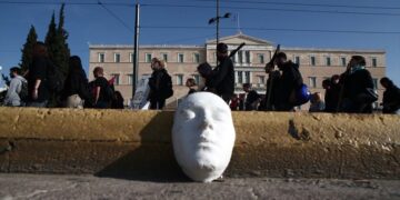 Το πολιτικό παράδοξο: Κοινωνική πόλωση, πολιτική σύγκλιση