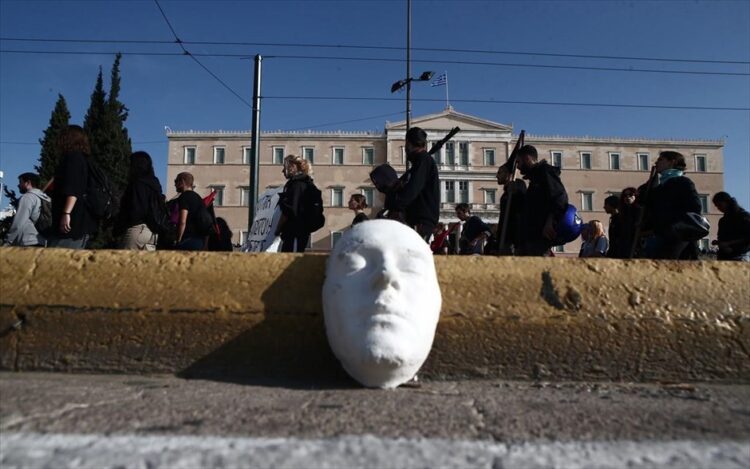 Το πολιτικό παράδοξο: Κοινωνική πόλωση, πολιτική σύγκλιση