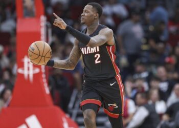 Όσο εμείς πληρώνουμε…