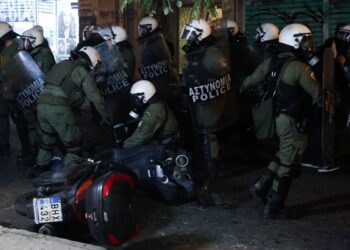 Αυταρχισμός η «συνταγή» της συσπείρωσης και της ομαλότητας