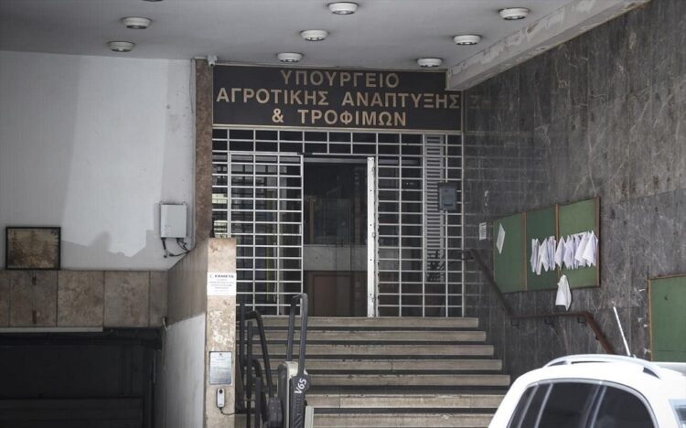 Νέοι εκβιασμοί για την αξιολόγηση στο ΥΠΑΑΤ